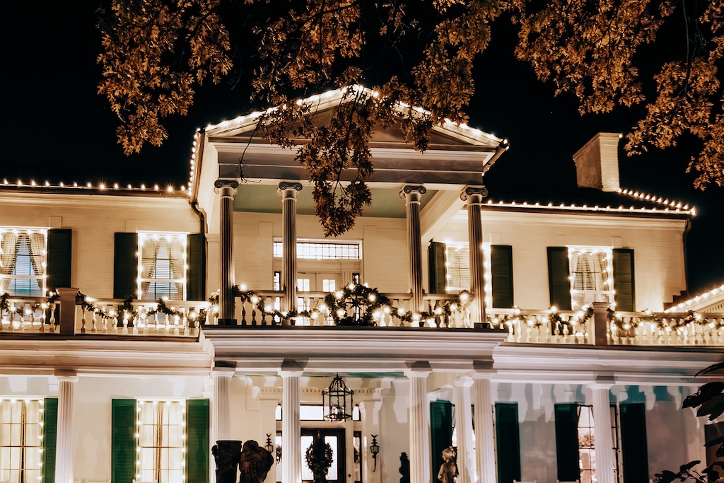 Beautiful exterior of a mansion wedding venue in Nashville, TN, in the winter