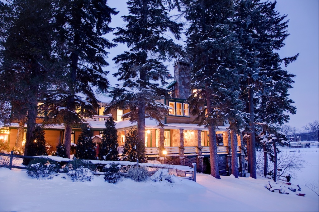 One of the best things to do in Deep Creek MD is stay at our waterfront hotel in Maryland