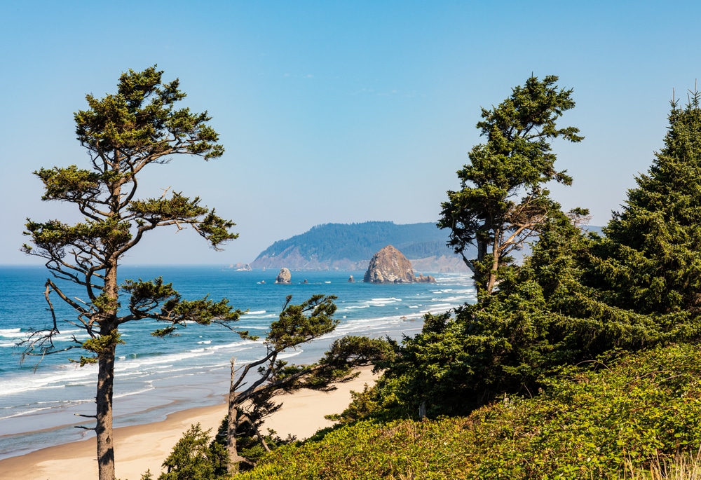 Coastal scenery during romantic getaways in Oregon