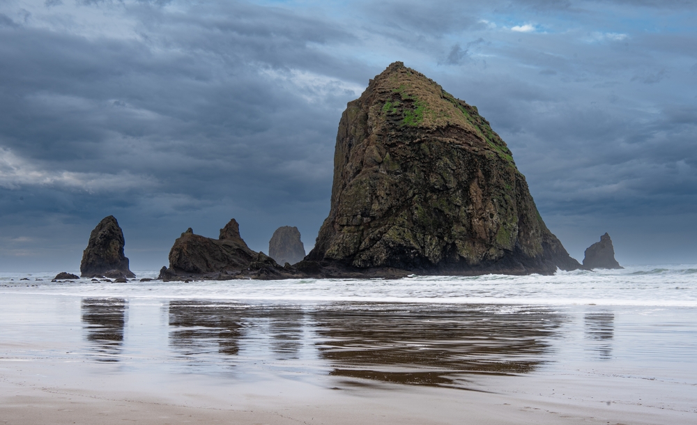 Looking for Cannon Beach Oregon Hotels this winter? Discover relaxed beach getaways, romantic stays, and cozy coastal lodging.