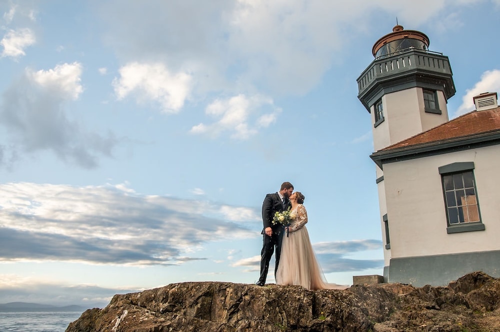 Couple celebrating with our Washington Elopement packages at Lime Kiln Lighthouse