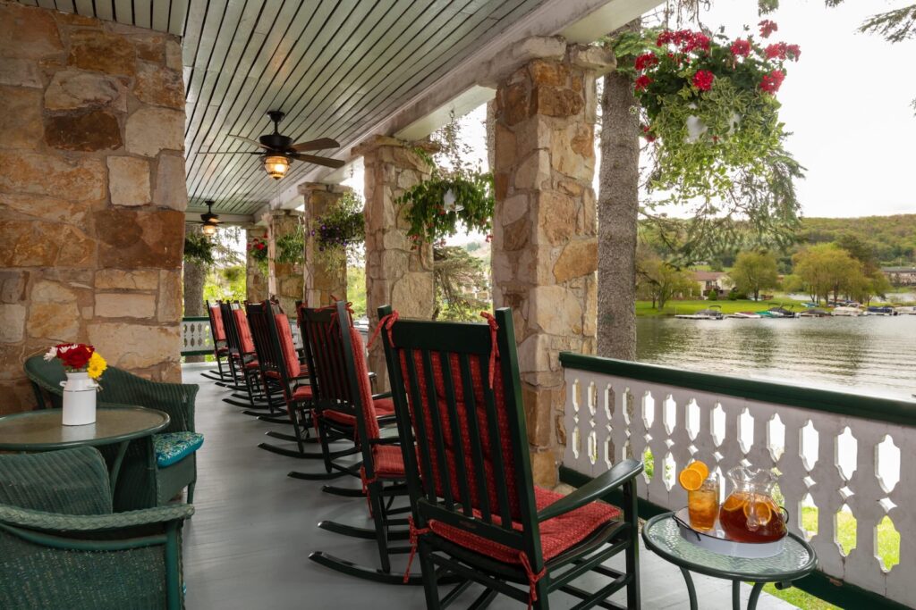 Photo of the deck at Lake Pointe Inn at Deep Creek Lake