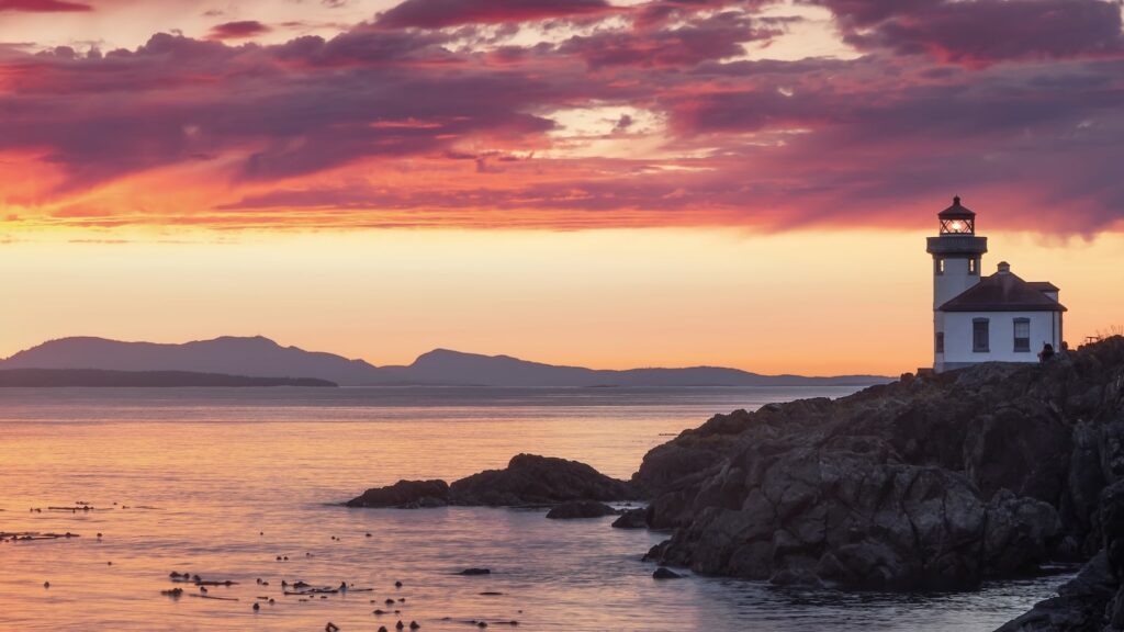 A gorgeous sunset at the Lime Kiln Lighthouse at San Juan Island