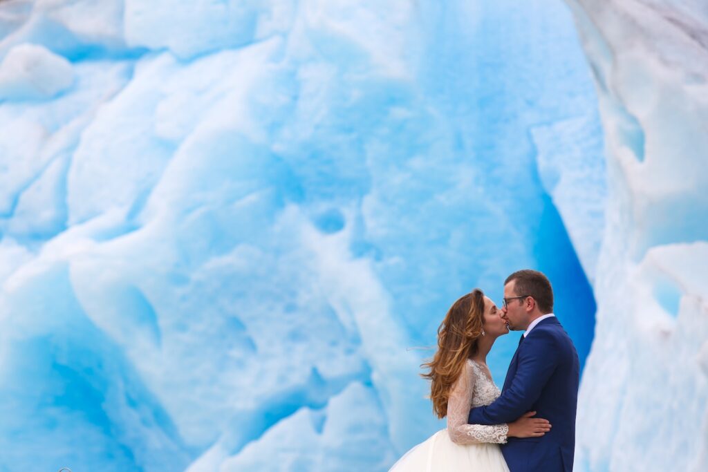 Plan the perfect Alaska elopement in Juneau at the Mendenhall Glacier