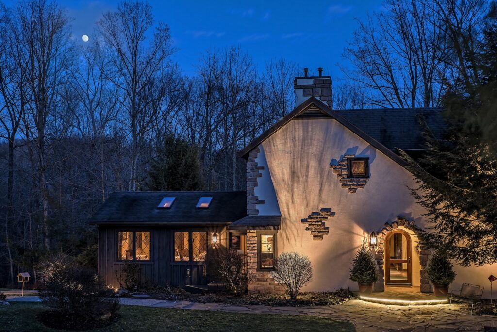 When looking for where to stay in Hocking Hills, our cabins with hot tubs are the best choice